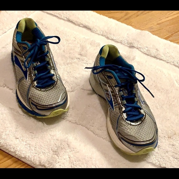 Adrenaline GTS sneaker, gently worn - Picture 3 of 9